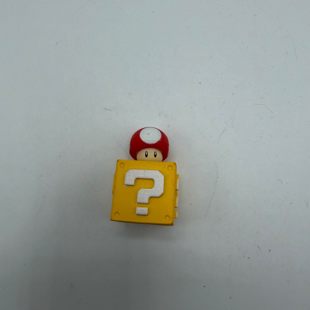 Question Block & 1UP Mushroom Super Mario World 4" Cake Topper/Desk Game Figure
